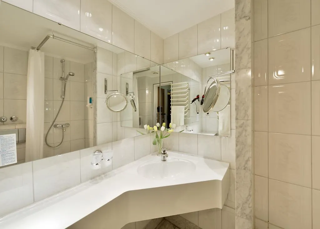 Burghotel Stammhaus Núremberg 3*,